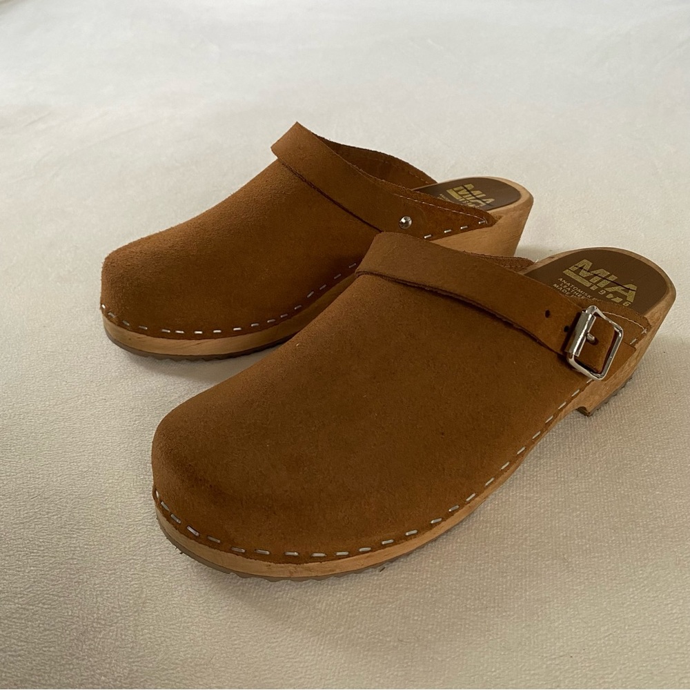 NWOT MIA Free People Alma Tan Suede Clogs 39/9